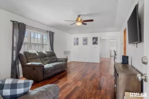 208 E Teak St, Thayer, IL 62689 photo 6
