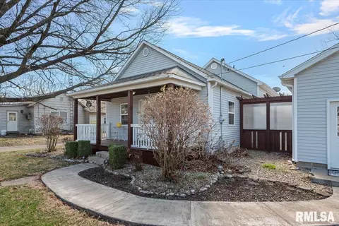 208 E Teak St, Thayer, IL 62689 photo 2