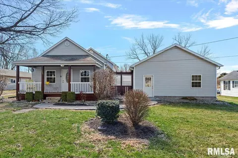 208 E Teak St, Thayer, IL 62689