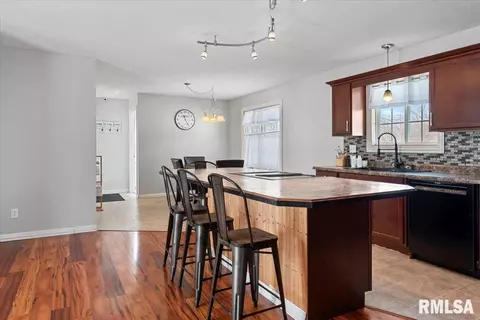 208 E Teak St, Thayer, IL 62689 photo 9