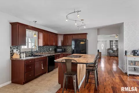 208 E Teak St, Thayer, IL 62689 photo 11