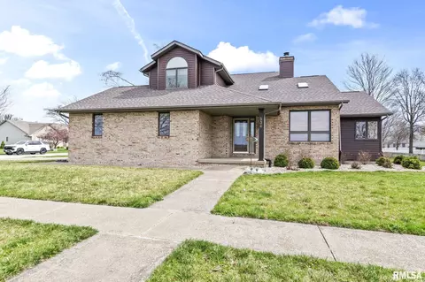 536 Gatlinburg Dr, Chatham, IL 62629