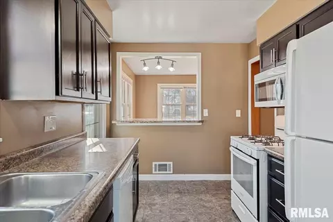 2524 S Walnut St, Springfield, IL 62704 photo 11