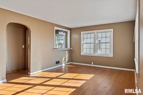 2524 S Walnut St, Springfield, IL 62704 photo 5
