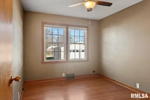 2524 S Walnut St, Springfield, IL 62704 photo 17
