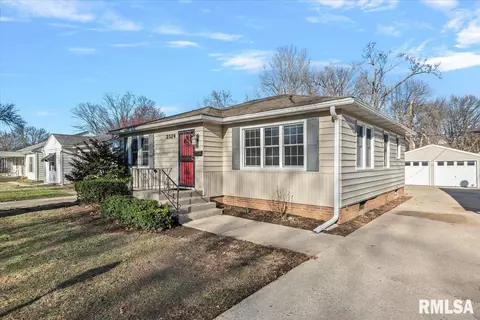 2524 S Walnut St, Springfield, IL 62704 photo 3