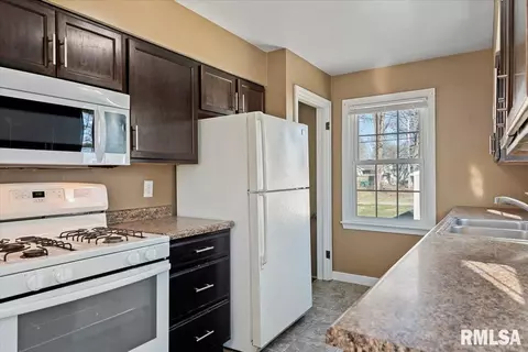 2524 S Walnut St, Springfield, IL 62704 photo 10