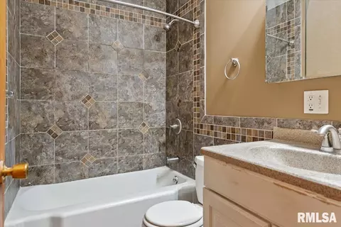 2524 S Walnut St, Springfield, IL 62704 photo 14