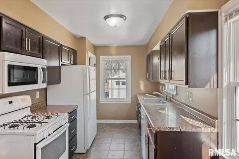 2524 S Walnut St, Springfield, IL 62704 photo 9