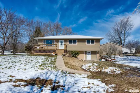 993 Eiker Dr, Knoxville, IL 61448