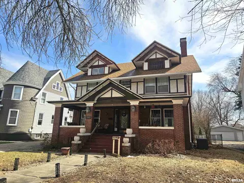 945 N Broad St, Galesburg, IL 61401