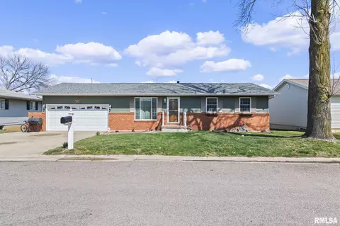 1002 Pioneer, South Jacksonville, IL 62650