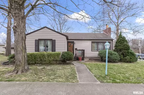 420 W Monroe St, Petersburg, IL 62675