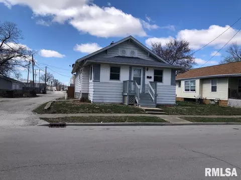 315 N Walnut St, Taylorville, IL 62568