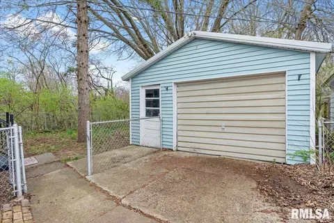 Exterior - 2628 Kent Dr, Springfield, IL 62703 photo 1 of 4