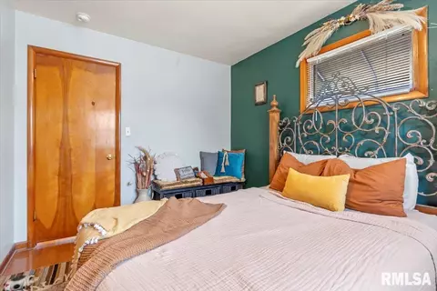 Bedroom - 2628 Kent Dr, Springfield, IL 62703 photo 6 of 7