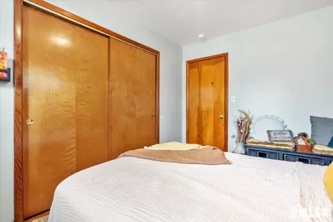Bedroom - 2628 Kent Dr, Springfield, IL 62703 photo 5 of 7