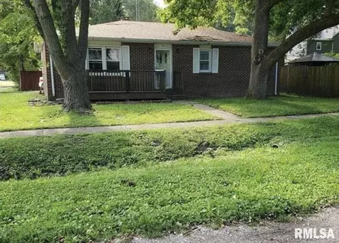 120 S Finis St, Virden, IL 62690