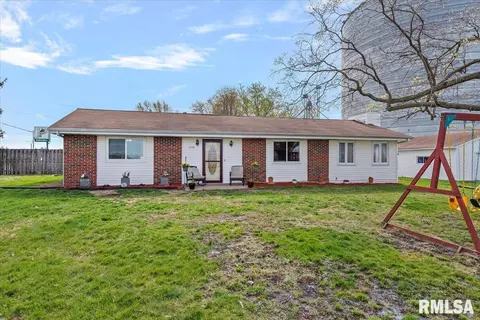 308 Jefferson St, Pleasant Plains, IL 62677