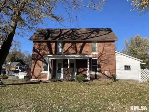 841 S 16th St, Quincy, IL 62301