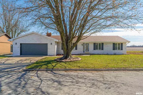422 Holly Dr, Lincoln, IL 62656