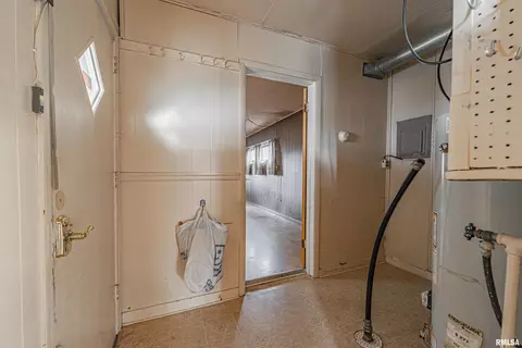 Entry Way - 1426 3rd St, Lincoln, IL 62656 photo 1 of 2