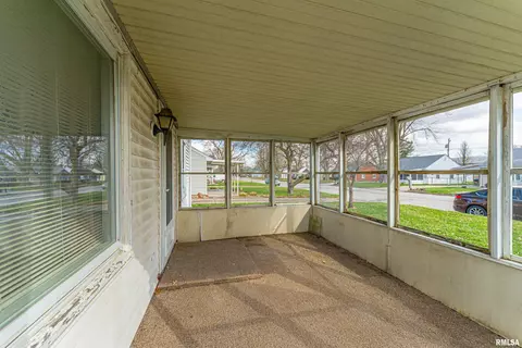 Exterior - 1426 3rd St, Lincoln, IL 62656 photo 1 of 4