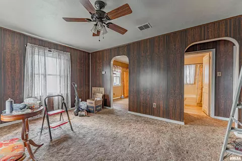 Living - 1426 3rd St, Lincoln, IL 62656 photo 1 of 2