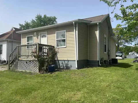 725 S Wyandotte St, Taylorville, IL 62568