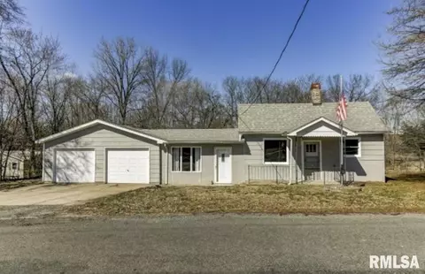 121 E Kinzie St, Riverton, IL 62561