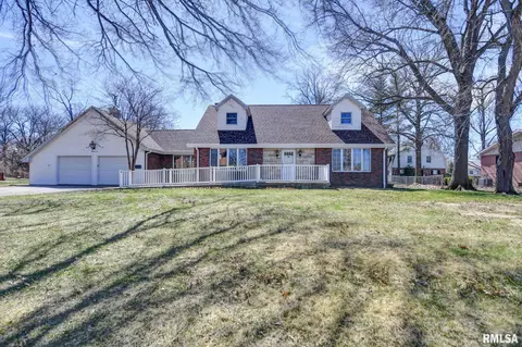 1506 W Main Cross St, Taylorville, IL 62568