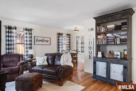 1824 S Walnut St, Springfield, IL 62704 photo 6
