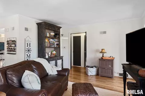 1824 S Walnut St, Springfield, IL 62704 photo 9