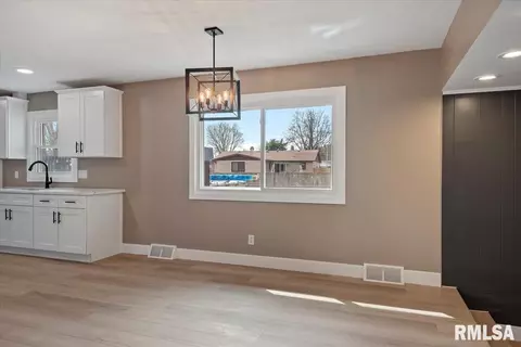 2116 Trowbridge Rd, Springfield, IL 62703 photo 12