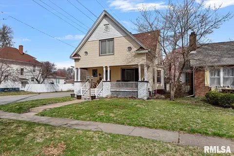 925 W Main Cross St, Taylorville, IL 62568