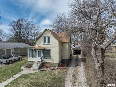 576 Monroe St, Galesburg, IL 61401