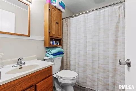 Bath - 2522 Burton Dr, Springfield, IL 62703 photo 1 of 1