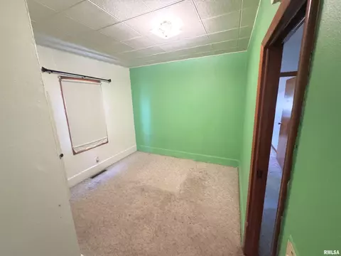 Bedroom - 1422 E Stanford Ave, Springfield, IL 62703 photo 2 of 3