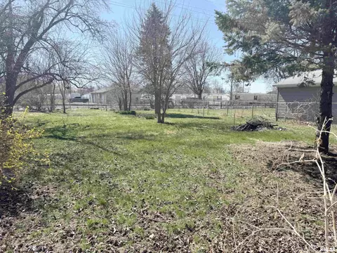 Exterior - 1422 E Stanford Ave, Springfield, IL 62703 photo 4 of 4