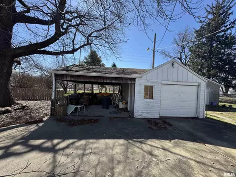 Exterior - 1422 E Stanford Ave, Springfield, IL 62703 photo 2 of 4
