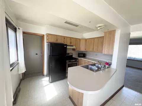 Kitchen - 1422 E Stanford Ave, Springfield, IL 62703 photo 1 of 1