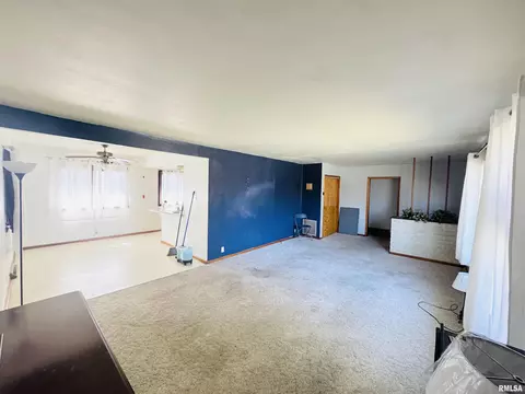Living - 1422 E Stanford Ave, Springfield, IL 62703 photo 1 of 4