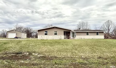 18 Hollyhock Dr, Riverton, IL 62561