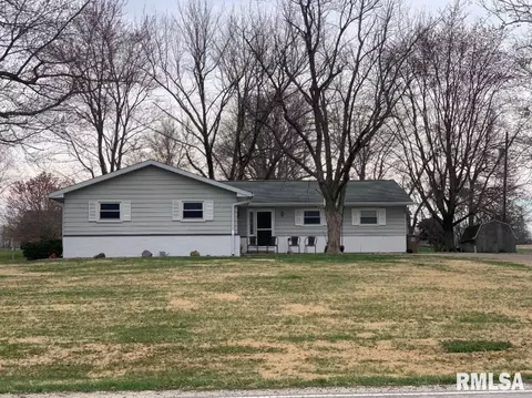18496 Emmerson Airline Rd, Girard, IL 62640