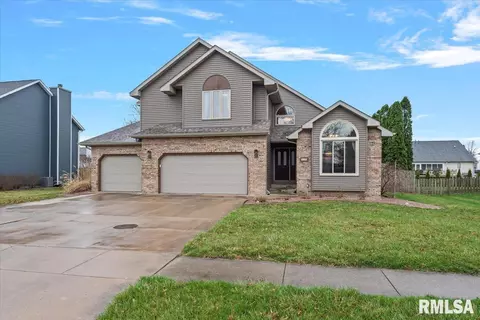520 Cumberland Dr, Chatham, IL 62629