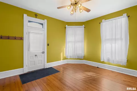 Entry Way - 1057 N Rutledge St, Springfield, IL 62702 photo 2 of 4