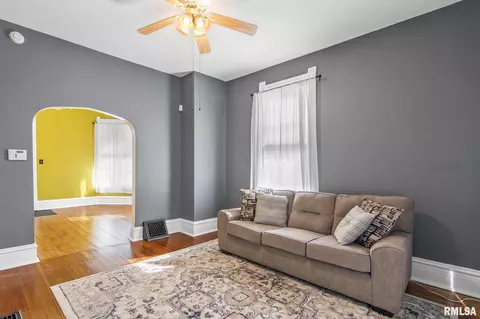 Living - 1057 N Rutledge St, Springfield, IL 62702 photo 1 of 2
