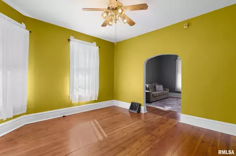 Living - 1057 N Rutledge St, Springfield, IL 62702 photo 2 of 2
