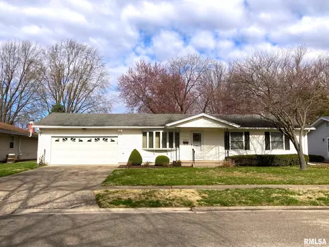 2457 Arrowhead Dr, Springfield, IL 62702