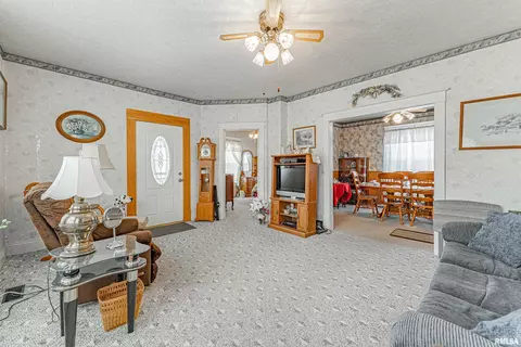 1568 N Walnut St, Beason, IL 62512 photo 4